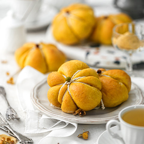 Golden Pumpkin & Autumnal Baked Sweet Potato Yam Dinner Rolls