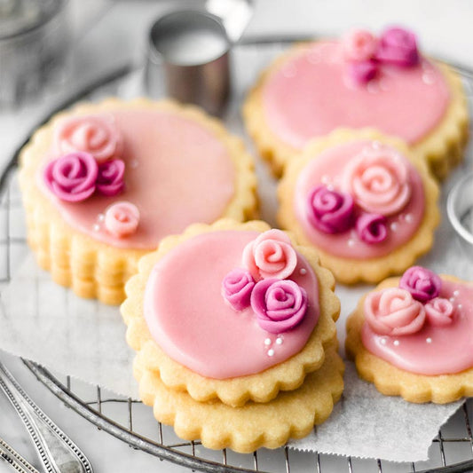 Suncore Foods How cute and dainty are these Pink Pitaya & Red Beet Royal Icing Vanilla Shortbread Cookies! Perfect for pairing with a cup of your favorite tea!